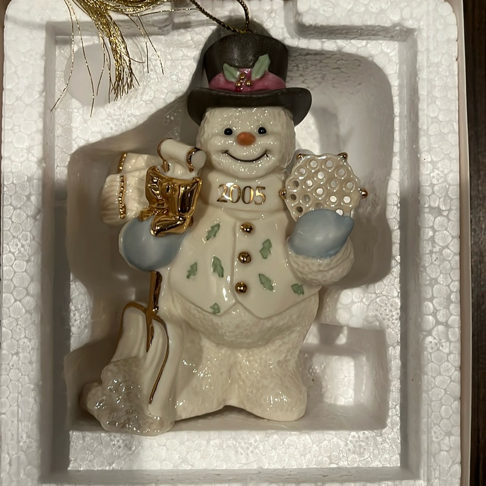 Lenox 2005 snowman ornament